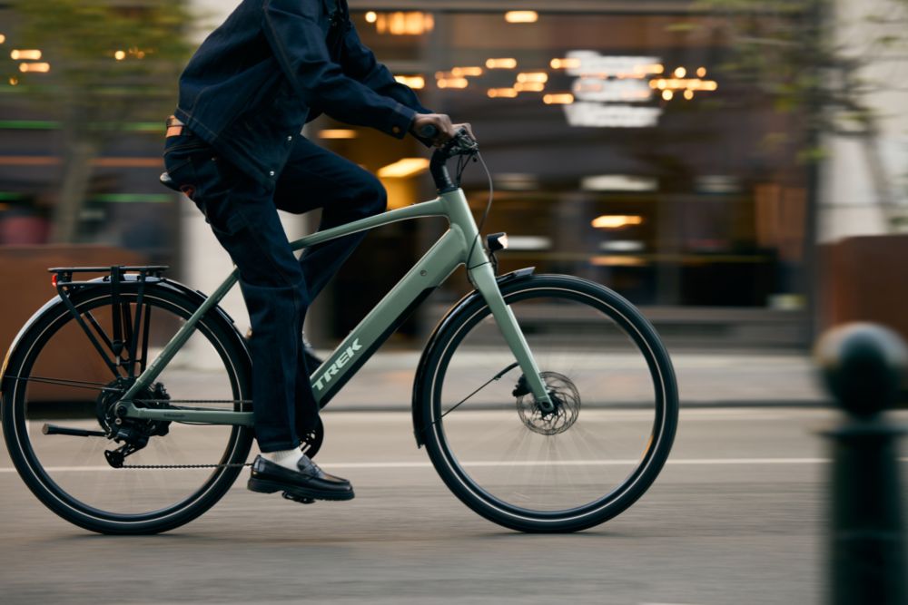 Mestský elektrobicykel Trek Inbound+ s kompletnou výbavou